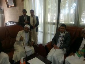 حصد المرتبة الثانية في مسابقة البحرين الدولية لحفظ القرآن الكريم.. وزير الأوقاف يستقبل المتسابق الرياشي بمطار صنعاء