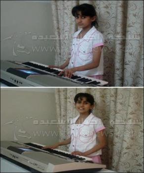 الطفله المبدعه ابرار الحناني اثناء عزف بعض المقطوعات الموسيقيه